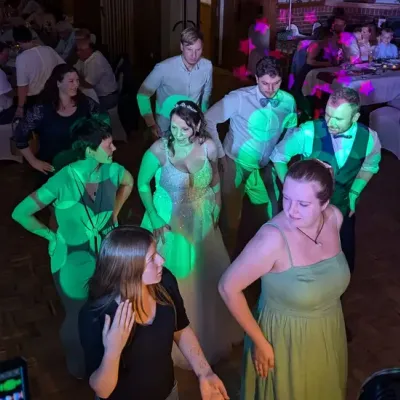 Tanzen und feiern auf Hochzeit