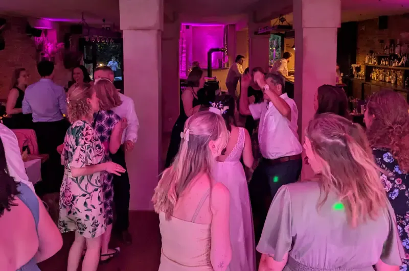 Hochzeits-DJ in Northeim mit voller Tanzfläche