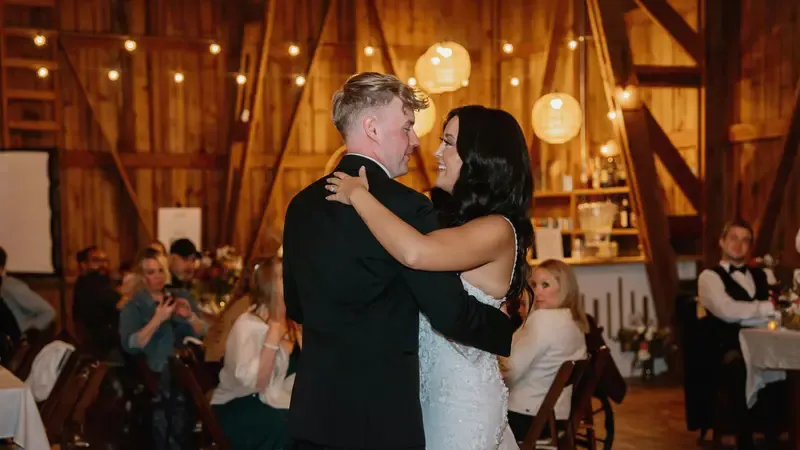 Hochzeitspaar beim Hochzeitstanz