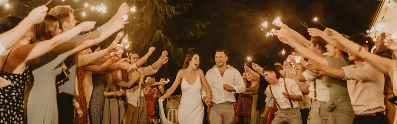 Brautpaar mit Hochzeitsmusik und DJ