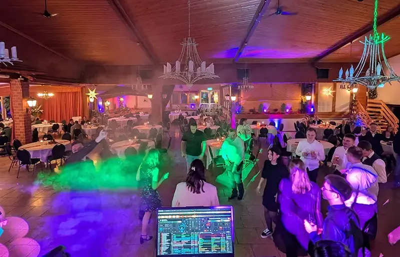 Event-DJ Andre Henze in Traupes Tenne Harriehausen