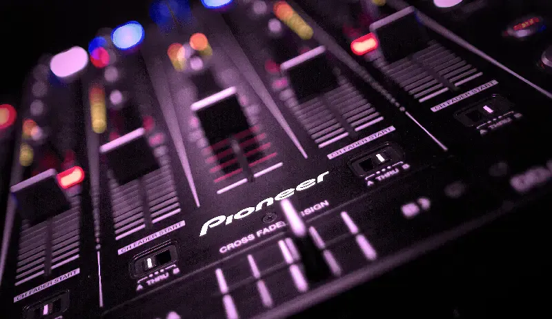 Hochwertige Tontechnik und Lichttechnik