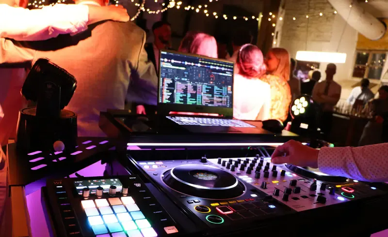 Hochzeits-DJ mit perfekter Musik für eure Party