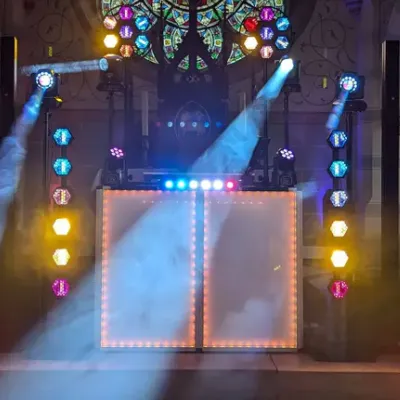 Event-DJ für Feier mit Lichtshow