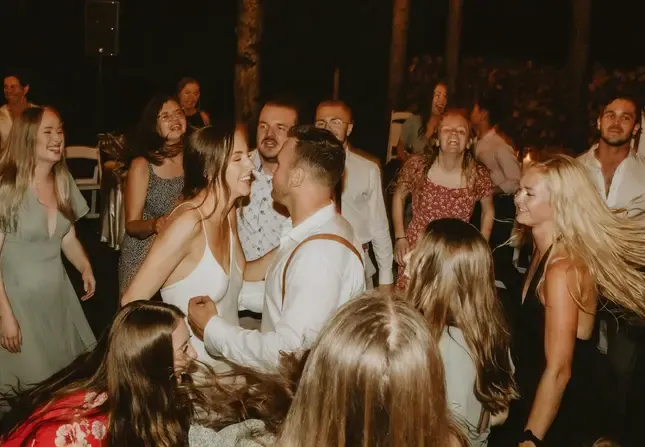 DJ für Hochzeitsfeier im Garten