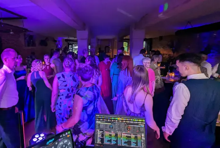 Hochzeitsparty mit Moderation