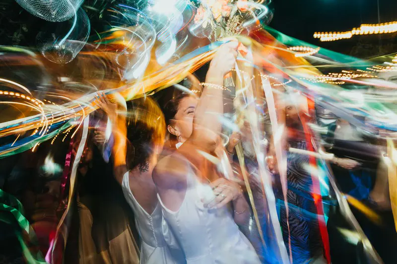 Tanzende Gäste auf Hochzeit im Arnemanns Hof