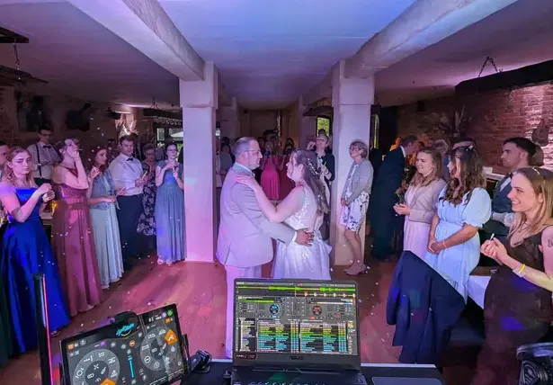 Eröffnungstanz mit DJ Andre Henze im Arnemanns Hof