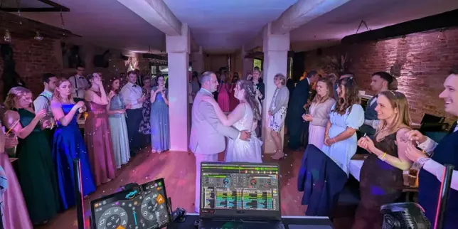 Brautpaar Eröffnungstanz im Arnemanns Hof