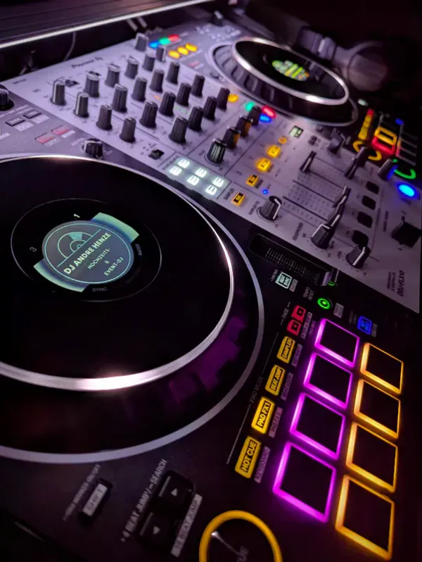 Professionelles Pioneer DJ Mischpult