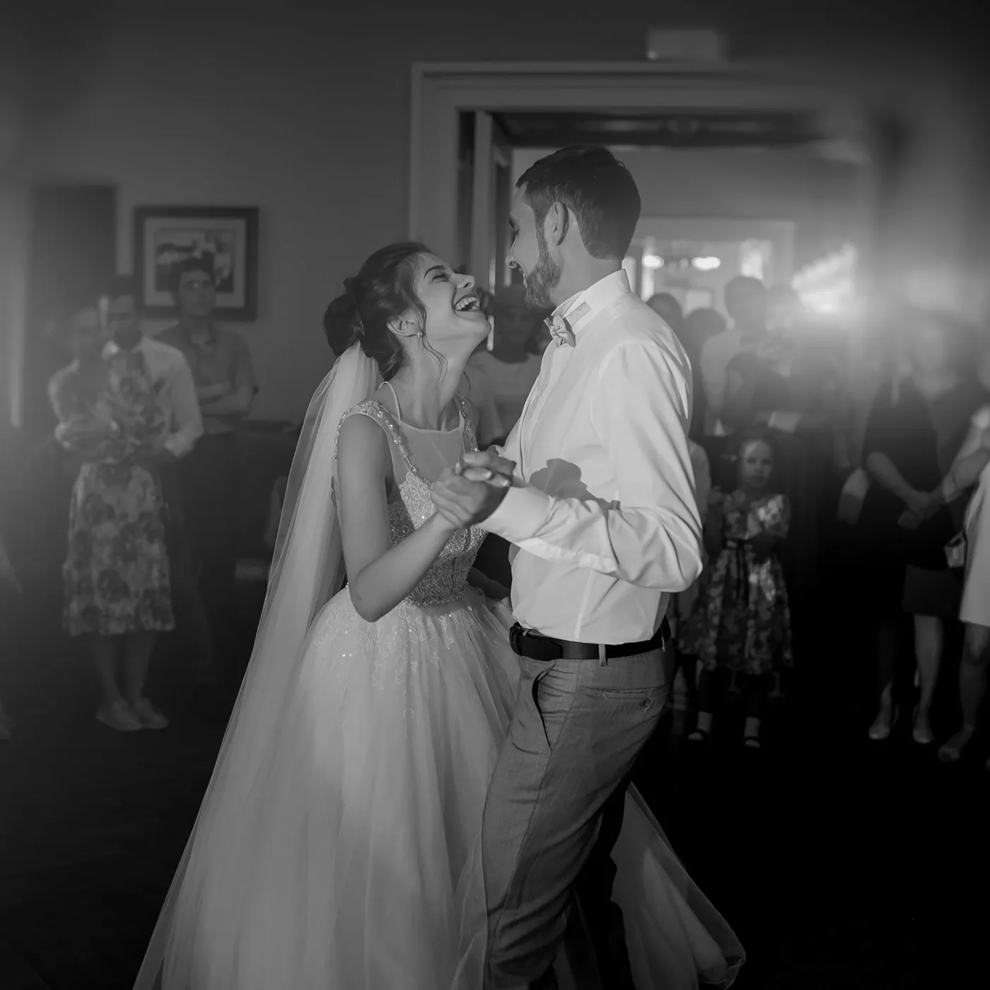 Hochzeitstanz vom Hochzeitspaar mit Profi DJ